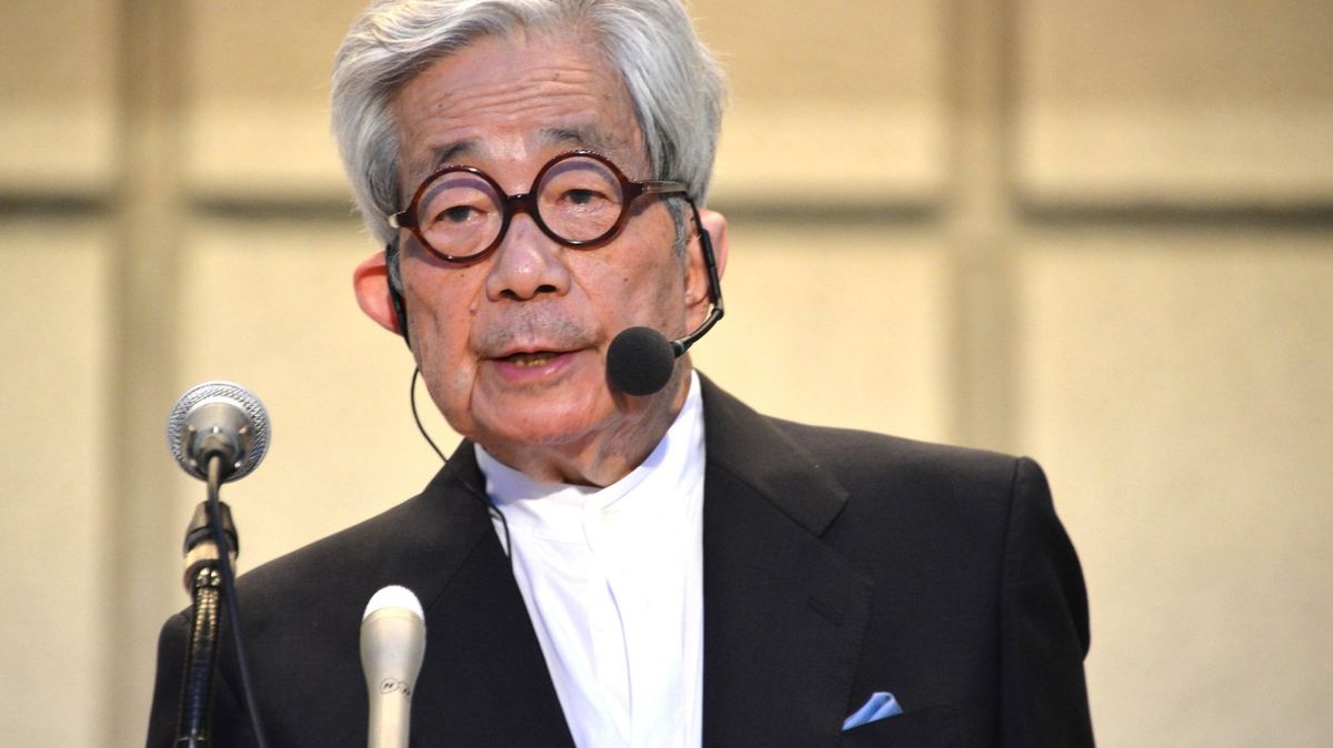 Zemřel japonský laureát Nobelovy ceny za literaturu Kenzaburó Óe